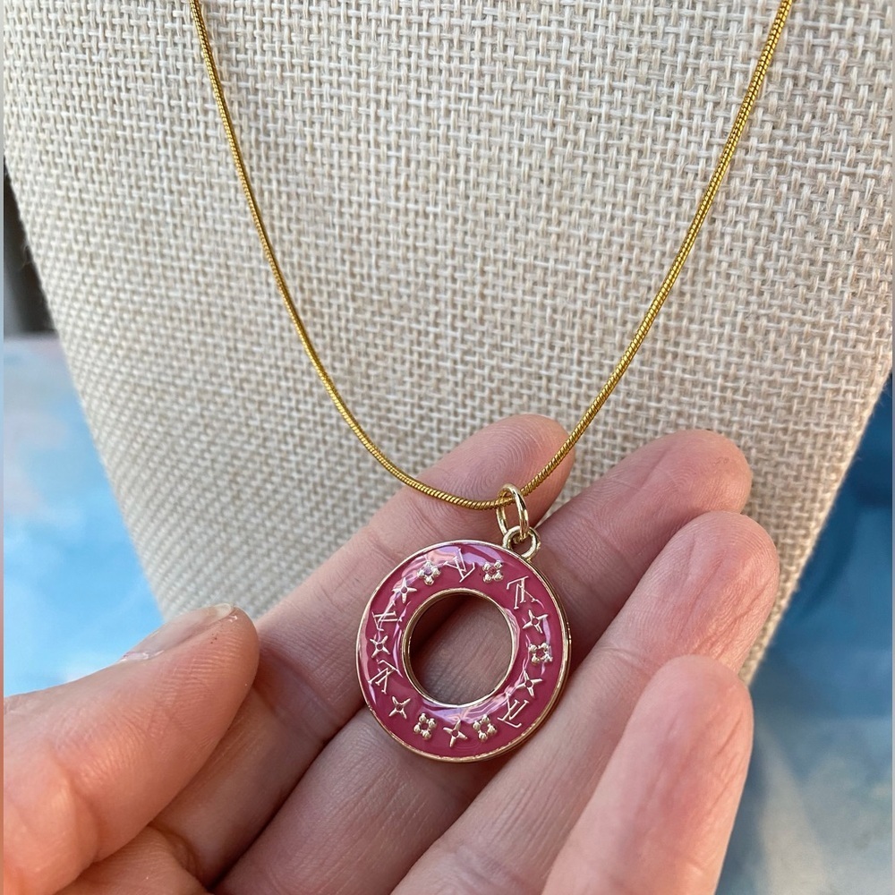 Pink Enamel L V Circle Pendant Necklace Gold Tone Chain 16” Chic - Picture 5 of 5